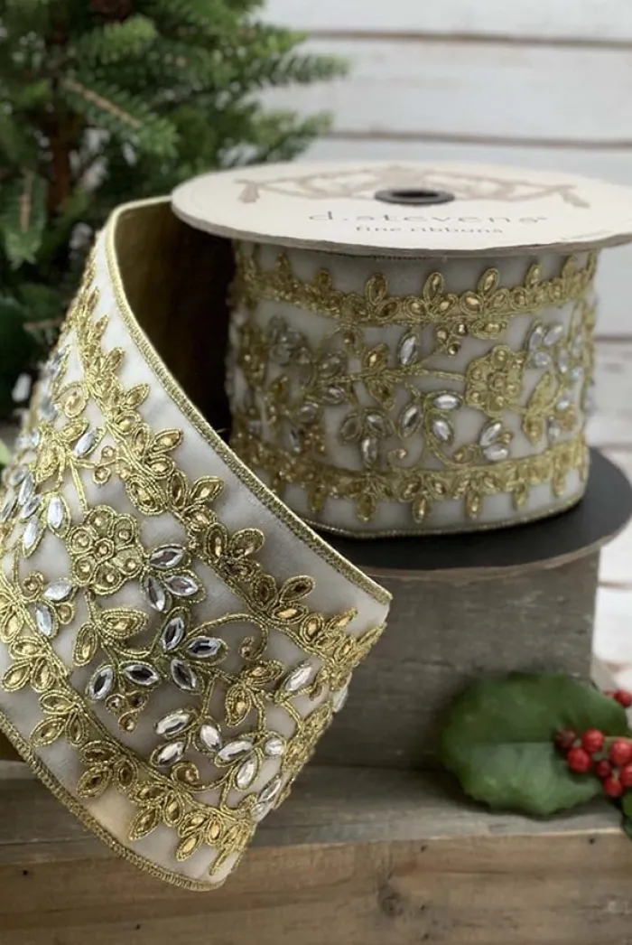 velvet_floral_trim__in_x__0.webp Aldik Home Christmas Ribbon & Fabric<Velvet Floral Trim 4 in. x 5 yd. White/Gold W/Metallic Gold Back